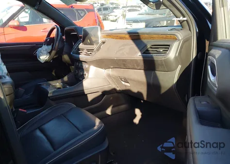 2022 Chevrolet Suburban 4Wd Premier z USA, uszkodzony, nr VIN 1GNSKFKDXNR167563